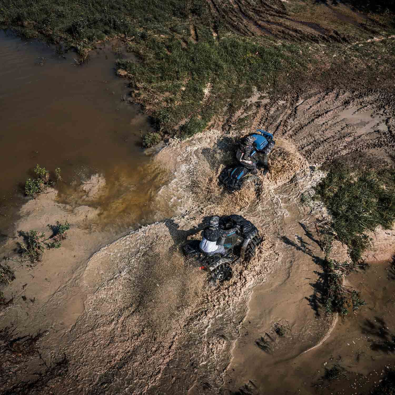 Tackle even the deepest of mudholes in the Sportsman High Lifter.