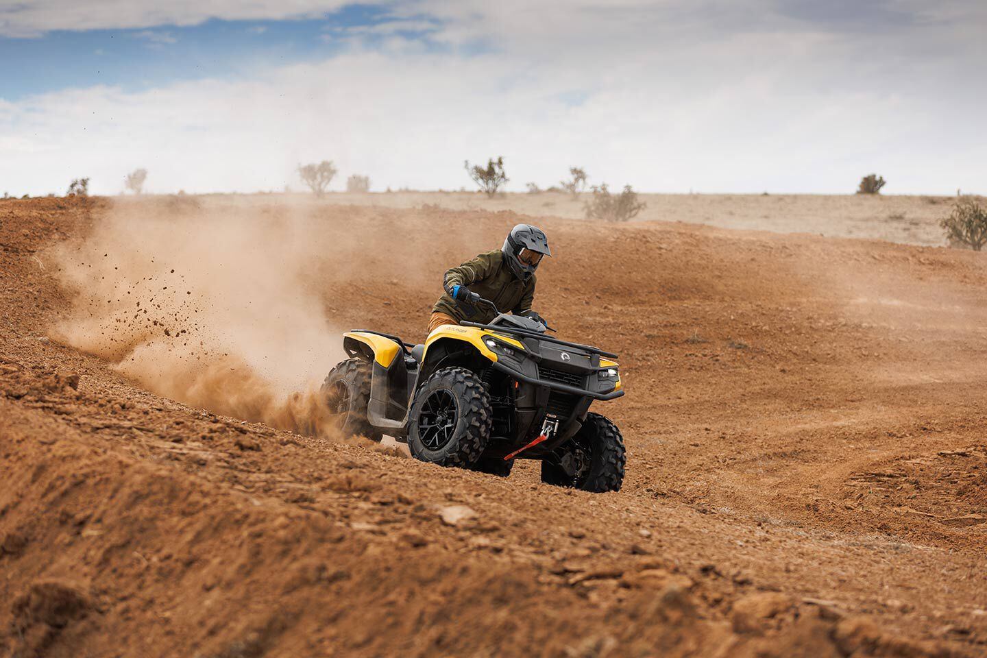 On the short desert course, the Outlander 700 DPS proved a willing friend, making short work of tabletops and banked turns.