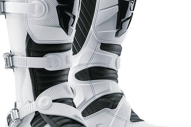 Bravest メカブーツ Thrashed: Thor Ratchet Boots | ATV Rider